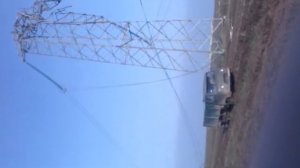 Покореженные металлические опоры ЛЭП