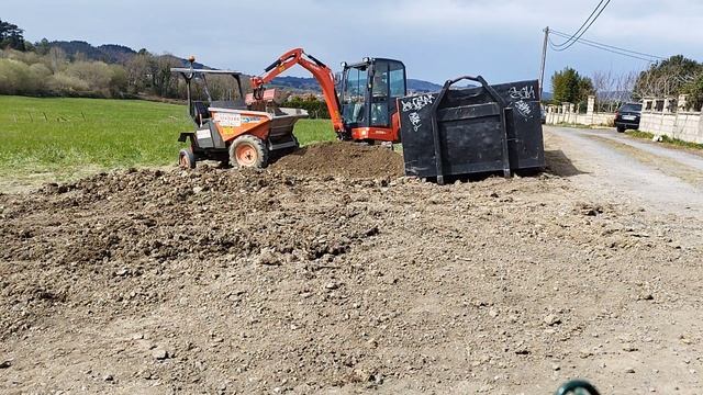 AMENAJAM TERENUL DIN CURTE❗Miniexcavator KUBOTA KX019-4 cu grebla la sortat de pietre смотреть онлайн