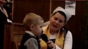 Маленький мальчик с мамой поет песенку до слёз 2014