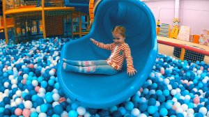 Детский город развлечений: аттракционы, качели, горки и многое другое