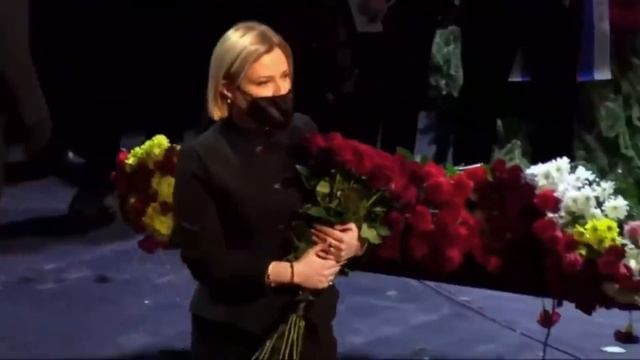 Она Скончалась Во Сне...Час Назад Сообщили о Смерти Известной Советской... смотреть онлайн