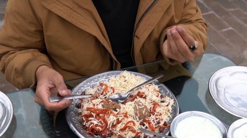 PESHAWARI STREET FOOD TOUR - Shoba Bazar Lazeez Chawal & Nisar Charsi Tika - EP 13: Food Ka Pakista