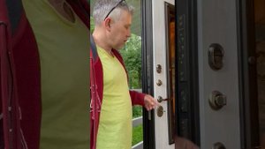 Отзыв о двери Аляска с остеклением