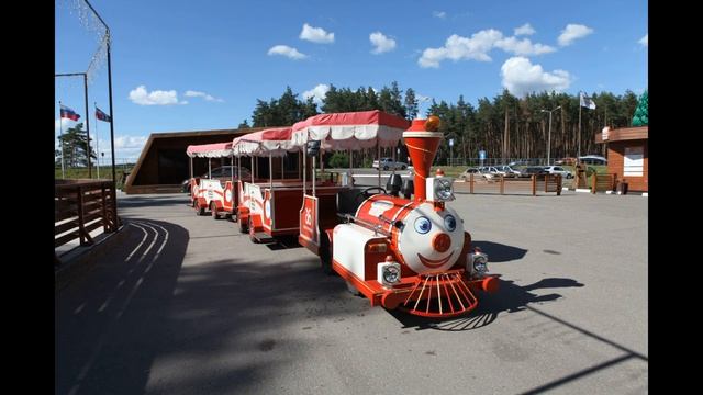 АРИНУЛЬКА В ПИКНИК-ПАРКЕ НА САМОКАТЕ. 2 ЧАСТЬ.
