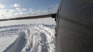 Hummer H2 по глубокому снегу