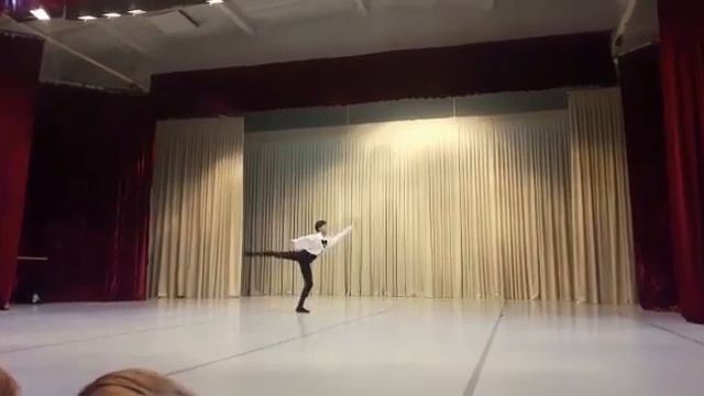 Мужская вариация из балета Арлекинада Талантбеков Али смотреть онлайн