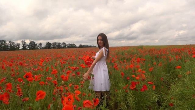 Фотосессия в маковом поле