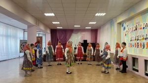Детский ансамбль народной песни " Во кузнице " младшая группа. Игровая песня " Марома"
