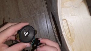 Как выпрямить замятый колпачок на динамике)