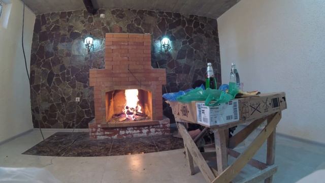 Киви жаренный в камине против сардин в томате. смотреть онлайн