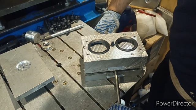 Отливка горловины бензобака 2. Полипропилен птр 20. Две детали в форме. Влм 120 куб. смотреть онлайн