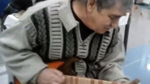 ДЖИММИ ХЕНДРИКС нервно курит в сторонке. Jimmy Hendrix could hardly do so!
