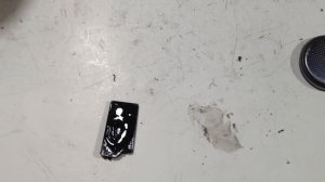 Клей из фото-кинопленки и ацетона.