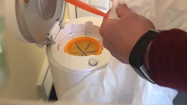 Munchkin Diaper Pail Hack - use regular trash bags (Diaper Genie) смотреть онлайн