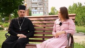"Батюшка, подскажите, если в могиле похоронено несколько человек, сколько должно быть крестов?"