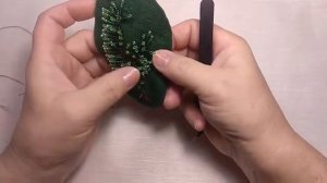 Брошь "Новогодняя еловая веточка"