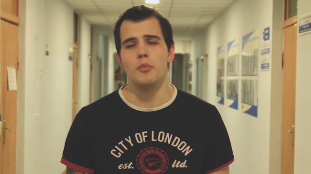 Тот парень с рукавом - Раньше пяти смотреть онлайн