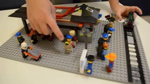 Железнодорожный вокзал из Лего