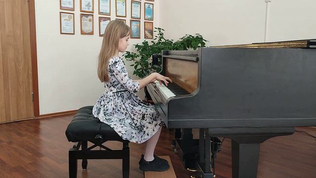 Балыкина Алена В.Моцарт Менуэт, И.Миклашевский Сонатина №1, 1 часть, До мажор