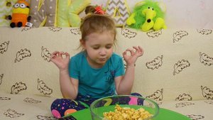 Вика Голд и детская история про привидение дома