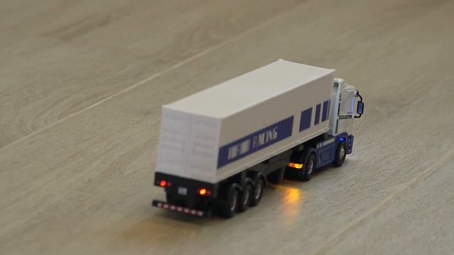 Самый МАЛЕНЬКИЙ радиоуправляемый грузовик В МИРЕ! ...Turbo Racing C50 ... RC Truck 4x4