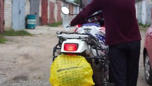 Мигающий стоп сигнал на мотоцикл. Работает и со светодиодами и с лампами накаливания.