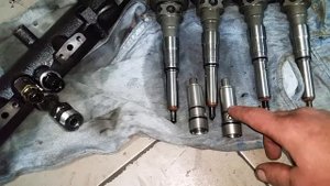 Isuzu Bighorn 4JX1 снимаем форсунки, часть 2