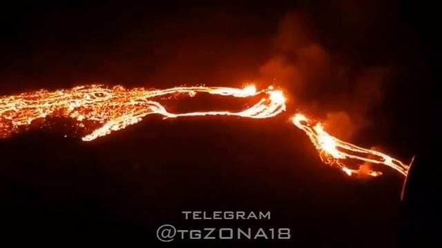 🌋 В Исландии на полуострове Рейкьянес началось мощное извержение вулкана Фаградалсфьяль. Впервые за