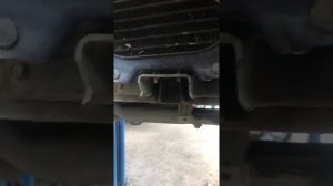 Снятие радиатора охлаждения трансмиссии. Ниссан Жук