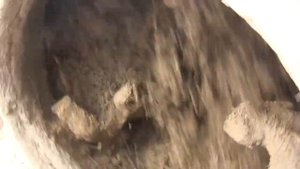 Внешний вид опилкбетона в бетономешалке и мои опилки.
