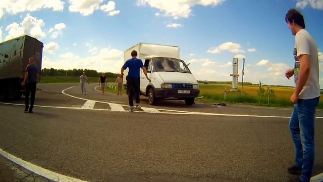 2014-06-19. Омск. Поднимаем перевёрнутую Газель