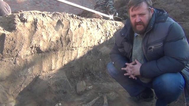 Захоронение с монетой и бусиной на территории могильника золотоордынского Азака.mp4