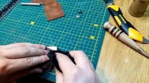 Делаю чехол из кожи для зажигалки Zippo (Making A Leather Zippo Case)