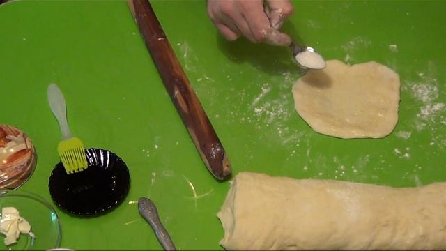 Дрожжевые плюшки с сахаром смотреть онлайн