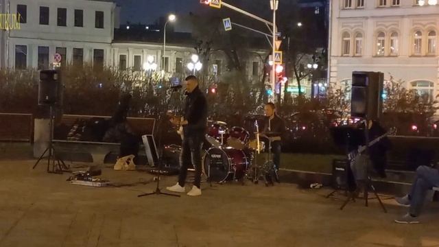 «Следи за собой, будь осторожен!» Поёт группа «Далее»