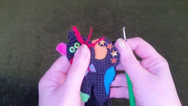 Кот - брошь, магнит, брелок, ёлочная игрушка. Связано крючком. Бесплатный МК. Легко, просто, быстро