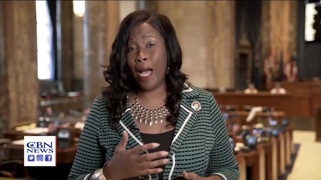 John Roberts' Big Abortion Flip-Flop and Clarence Thomas' Scorching Rebuke of Roe смотреть онлайн