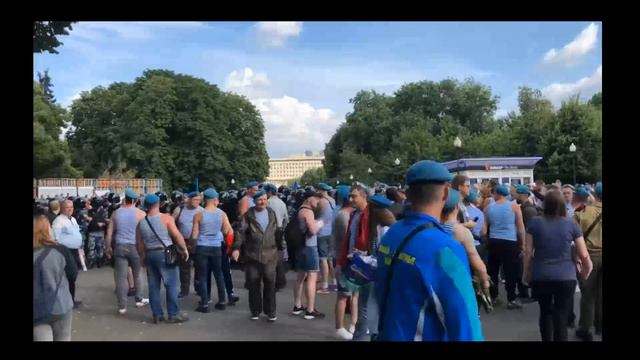 СРОЧНО!⚡️СТОЛКНОВЕНИЕ ДЕСАНТНИКОВ ВДВ с полицией в Москве смотреть онлайн