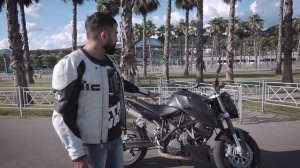Обзор KTM 990 SupeR Duke от Чемпиона Мира