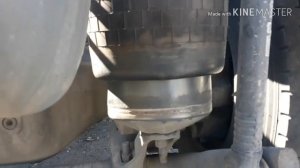 VOLVO FH-12.Опять вырвало тягу крана уровня пола.