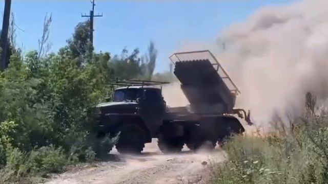 Дети рабочих окраин 
©️Дмитрий Филиппов «Вожак» *Видеоподборка и музыка (нейросеть) из интернета