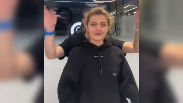 Яркое цветное окрашивание от топ-стилистов сети салонов красоты CAPSULA! смотреть онлайн