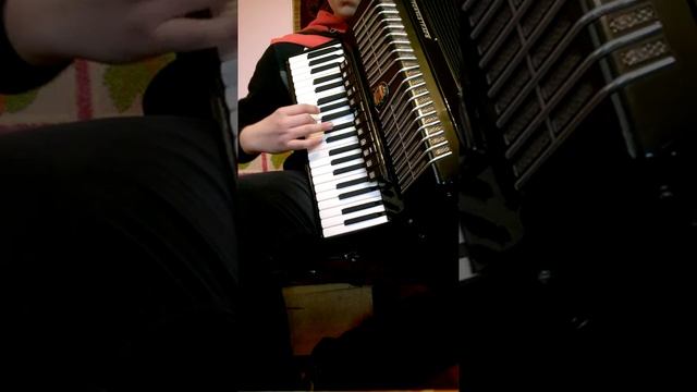 Akordeon Royal Standard MontaFana смотреть онлайн