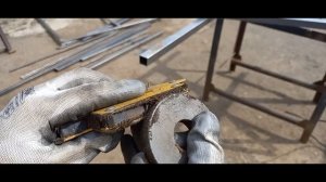 Как убрать с магнитного угольника металлическую стружку - пыль / How to clean a magnetic triangle