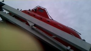 Испытание спасательной шлюпки-капсулы.