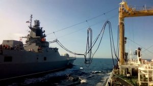 танкер Академик Пашин (передача жидких грузов)