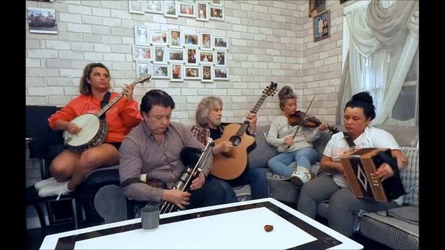 Irish Traditional Music with Simon Doyle & Family with Chris Woolley 🎶🎵🎶 смотреть онлайн