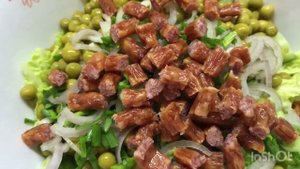 Салат с сухариками #сухарики #салатрецепт #горошек #полезно