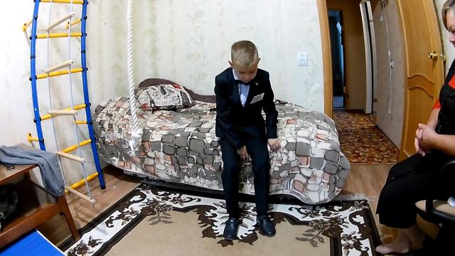 1 сентября. Нужно идти в школу. смотреть онлайн