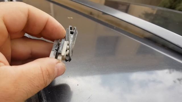 Roof Molding Removal on Mercedes w210 смотреть онлайн